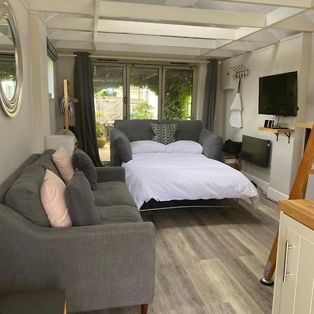 The Nest Hotel Sway Екстериор снимка