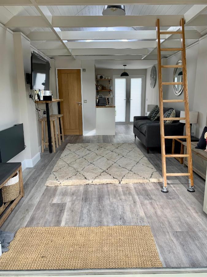 The Nest Hotel Sway Екстериор снимка