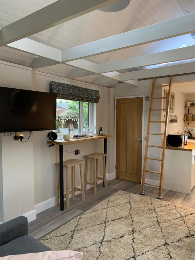 The Nest Hotel Sway Екстериор снимка