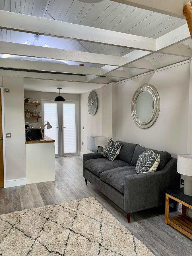 The Nest Hotel Sway Екстериор снимка