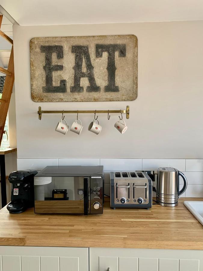 The Nest Hotel Sway Екстериор снимка