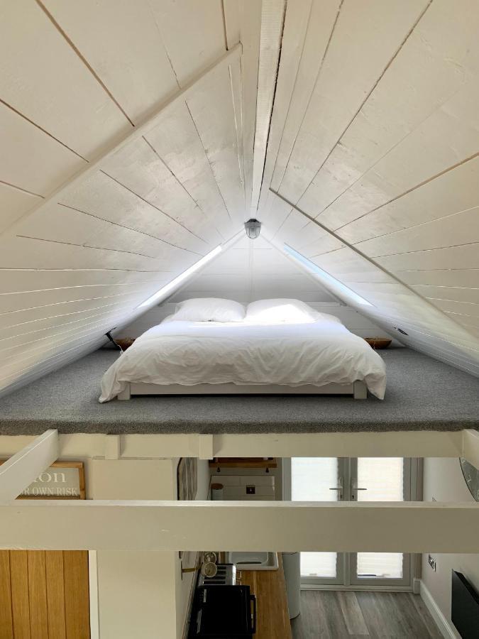 The Nest Hotel Sway Екстериор снимка
